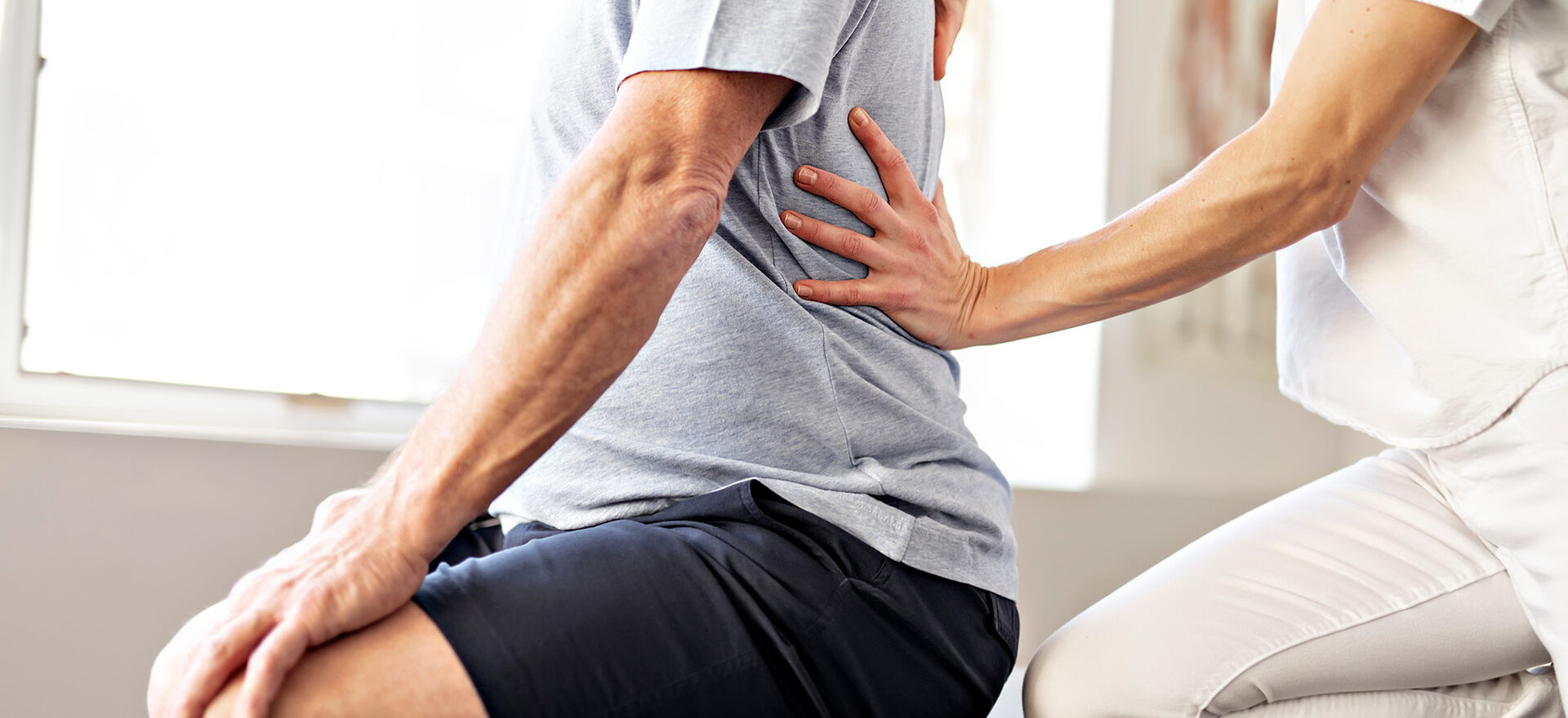 Ein Bild einer physiotherapeutischen Behandlung als Titelbild